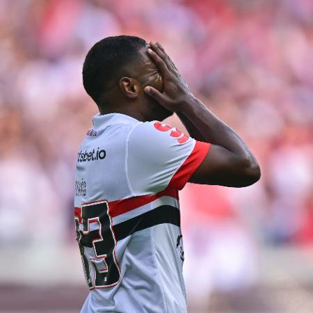 Nikão, do São Paulo,  perdeu espaço desde a Supercopa