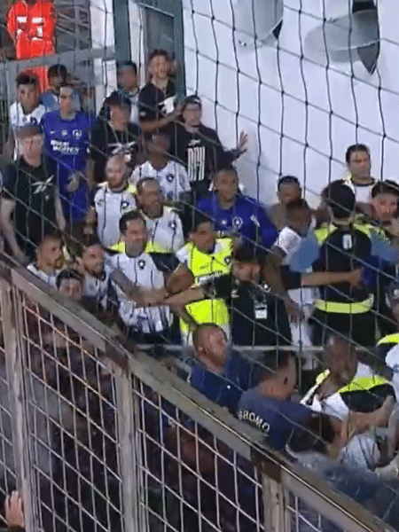 Confusão do lado de fora do campo após Atlético-MG x Botafogo