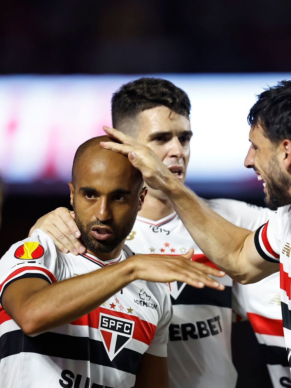Luciano é o 1°, e São Paulo traça plano para renovações de Lucas e