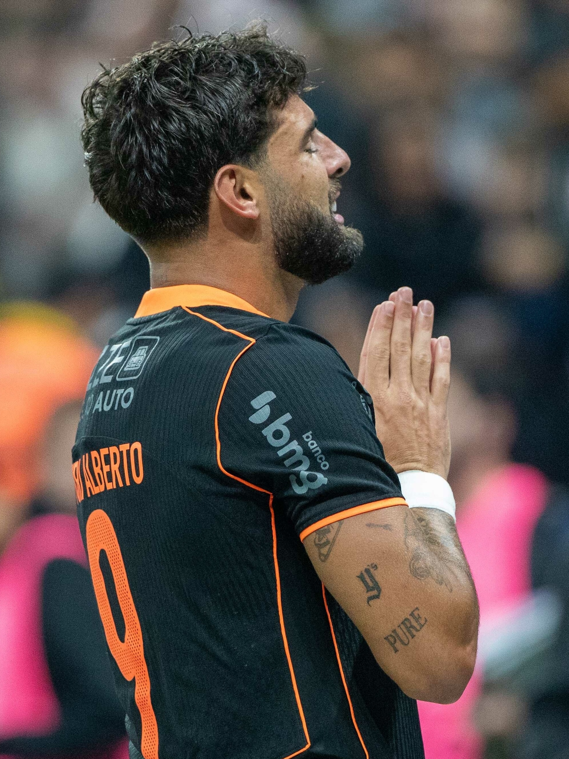 Gustavo Henrique demonstra apoio a Yuri, mas diz que haverá cobrança