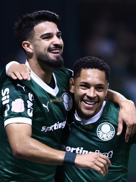 Flaco López e Vitor Roque comemoram gol do Palmeiras sobre o Vasco em jogo do Brasileirão Flaco López e Vitor Roque comemoram gol do Palmeiras sobre o Vasco em jogo do Brasileirão