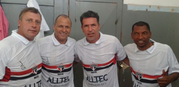 Jura posa para foto com Valber, Careca e Macedo (da esq. para dir.) - Reprodução/Arquivo Pessoal - Reprodução/Arquivo Pessoal