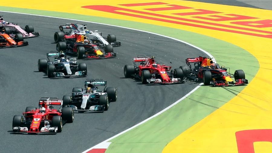Vettel toma a liderança do GP da Espanha logo na largada, deixando o pole Hamilton para trás - REUTERS/Albert Gea 