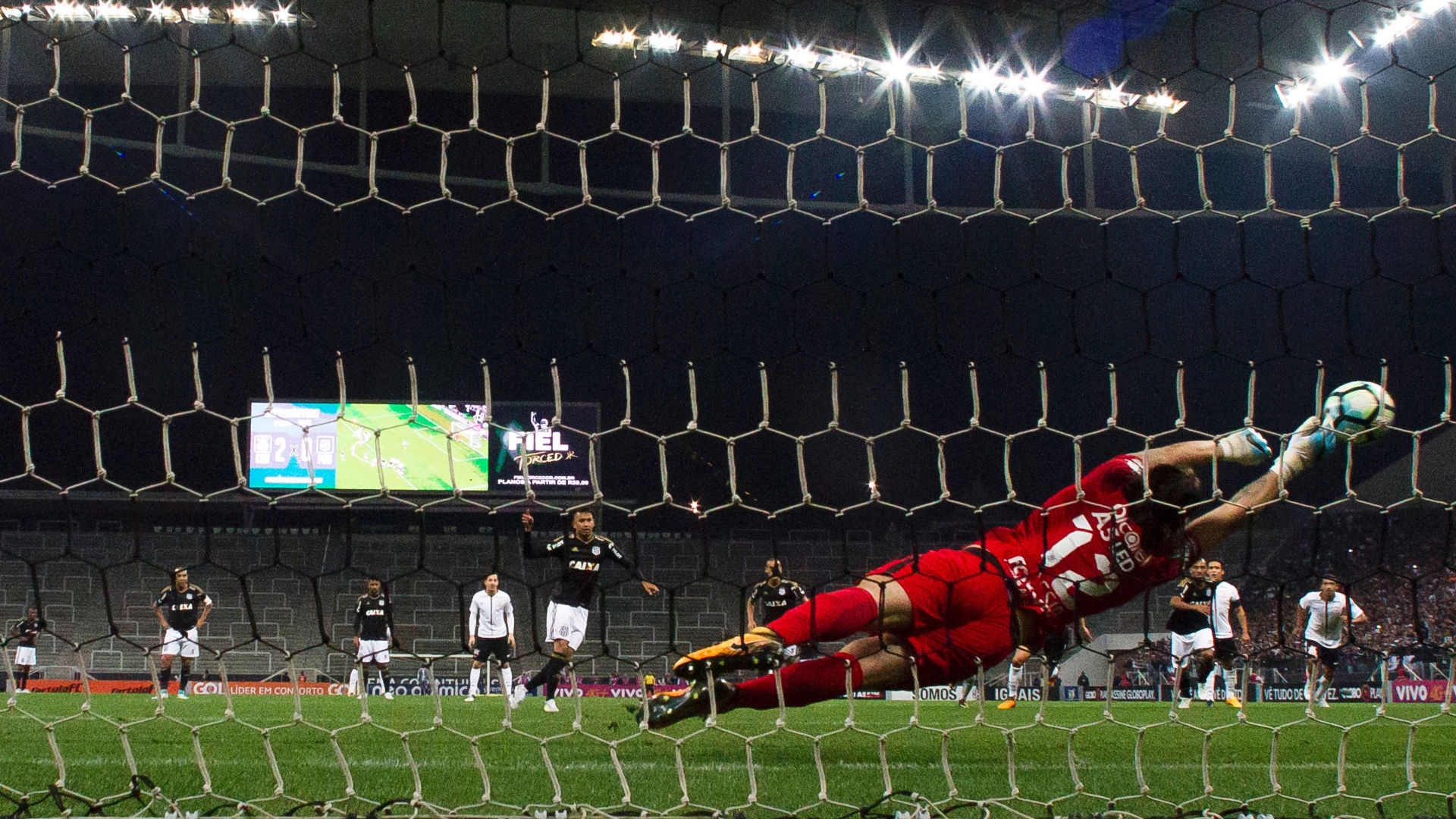 Cássio alcança marca de segundo maior pegador de pênaltis do Corinthians;  São Paulo é maior vítima