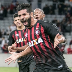 Guilherme brilhou com dois gols - Cleber Yamaguchi/AGIF - Cleber Yamaguchi/AGIF