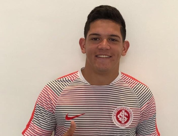 Meia pivô de polêmica na base do Corinthians assinou com o Inter por um ano - Divulgação