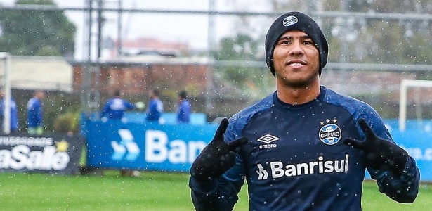 Centroavante tem contrato até o final do ano e foi procurado por clubes da Ásia - Lucas Uebel/Grêmio