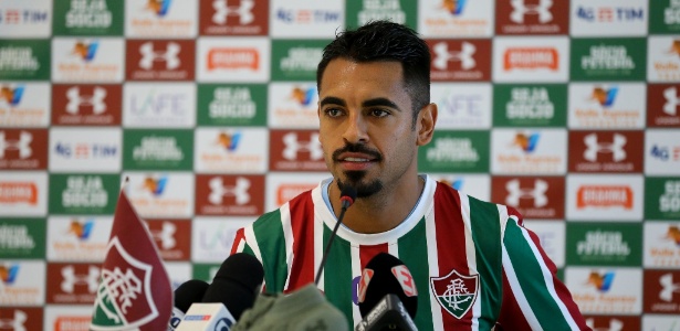 Júnior Dutra foi apresentado pelo Fluminense após ser emprestado pelo Corinthians - LUCAS MERÇON / FLUMINENSE F.C.