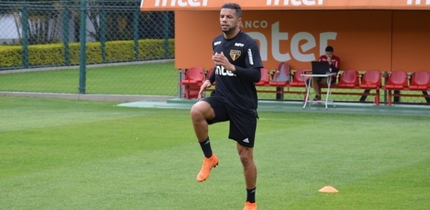 Bruno Peres voltou a treinar no São Paulo e pode ser uma novidade neste fim de semana - Felipe Espíndola/saopaulofc.net