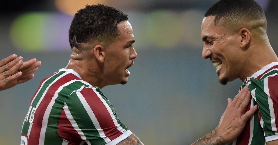 Luciano, do Fluminense, comemora seu gol com o Gilberto durante partida contra o Santa Cruz pela Copa do Brasil 2019