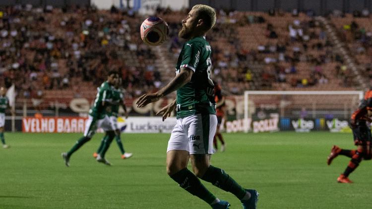Lucas Lima atende cobranças e anima Palmeiras em início da temporada