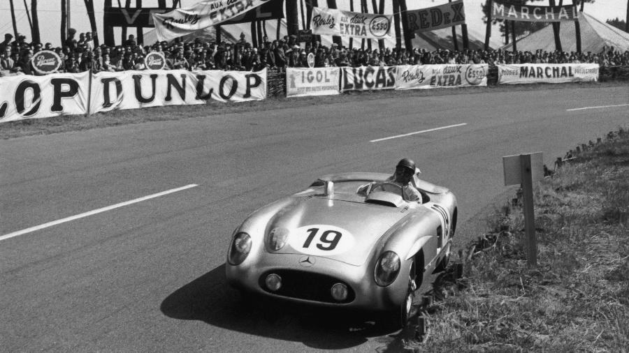 Fangio em ação na corrida de Le Mans, em 1955 - Bert Hardy/Getty Images