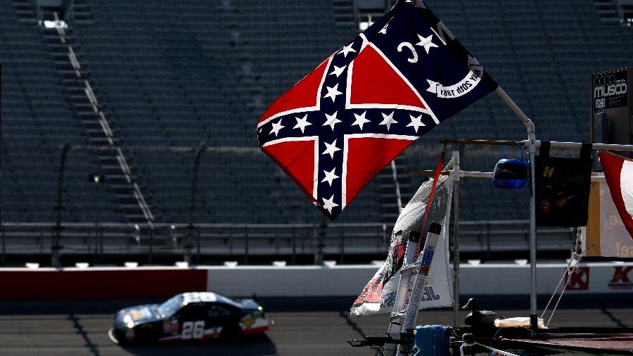 Bandeira confederada durante prova da Nascar - Jonathan Moore/Getty Images