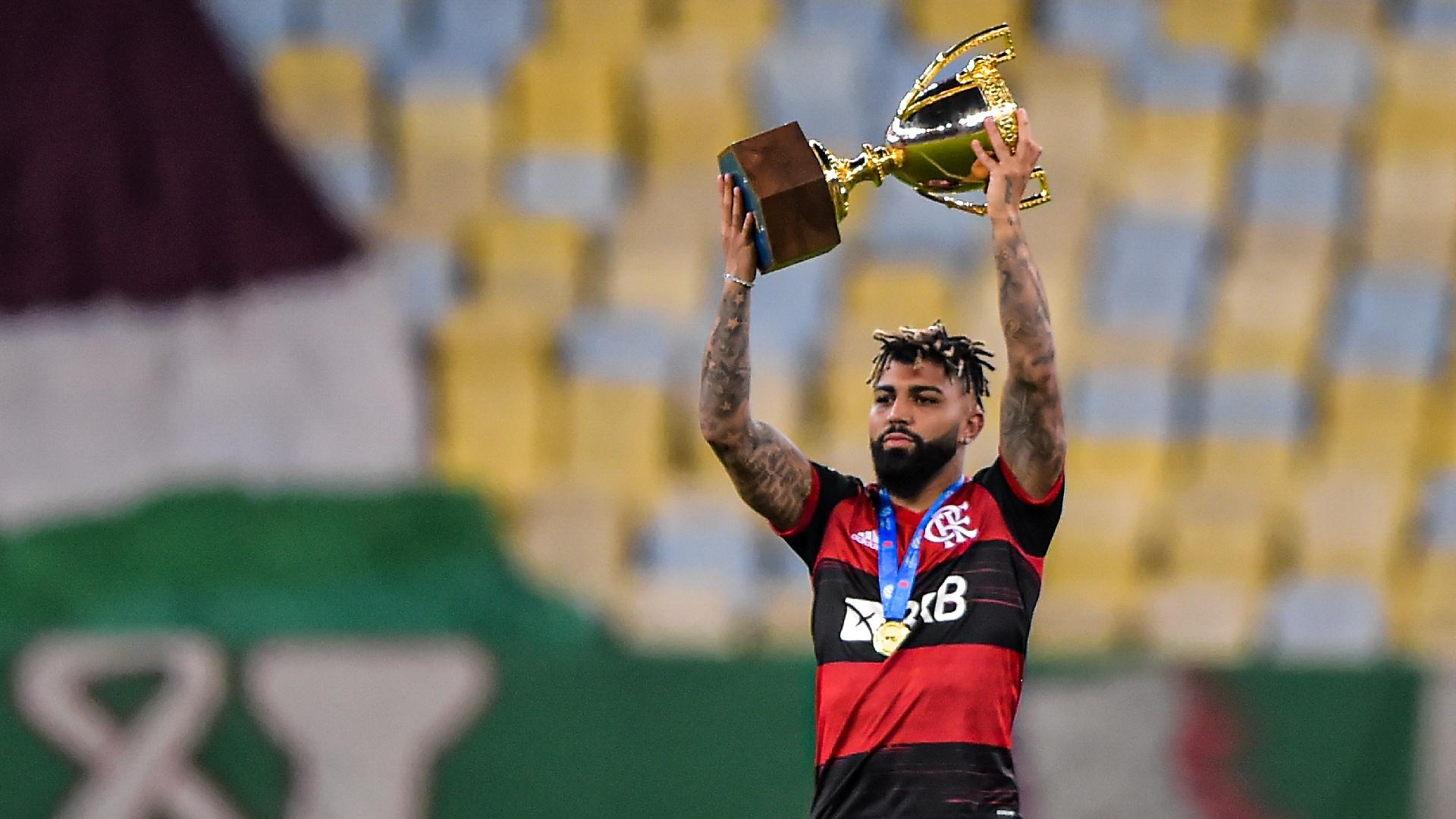 Gabigol, que esteve suspenso na decisão do Carioca, comemora o título estadual do Flamengo