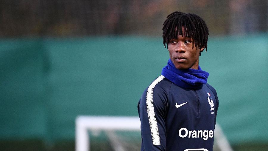 Aos 17 anos, Eduardo Camavinga participa de treino da seleção francesa - Franck Fife/AFP
