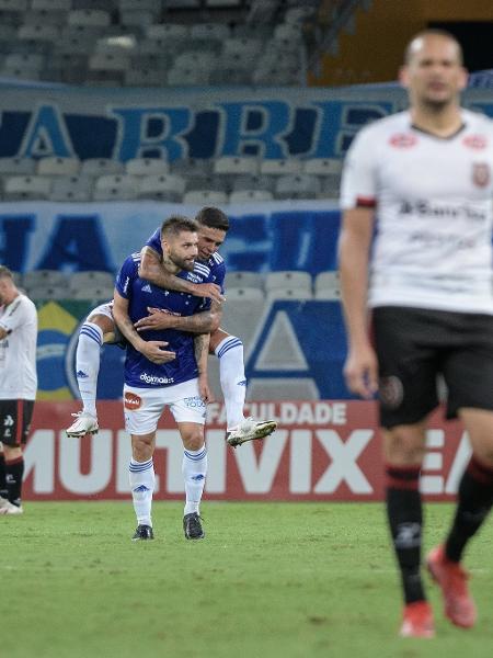 Diretor do São Paulo joga sal grosso no gramado antes de duelo contra o  Juventude; veja vídeo, são paulo