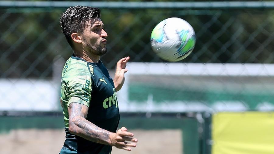 Victor Luis volta a treinar no Palmeiras depois de retornar do Botafogo - Fabio Menotti/Palmeiras