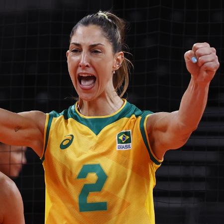 Carol Gattaz celebra ponto da seleção brasileira contra a República Dominicana - Valentyn Ogirenko/Reuters