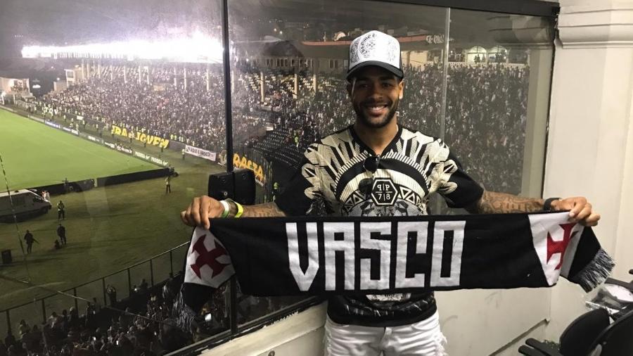 Alex Teixeira em visita a São Januário, durante férias, para assistir a um jogo do Vasco da Gama - Reprodução / Twitter do Vasco