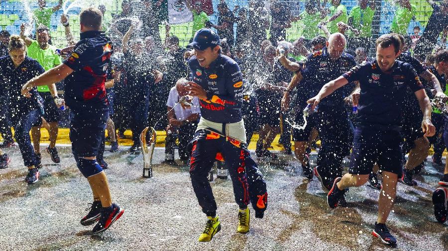 Sergio Pérez faz a festa na Red Bull: vitória merecida em Singapura - Divulgação/Red Bull