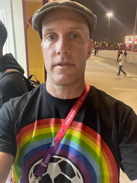 Jornalista americano usava uma camisa com um arco-íris no Qatar - Reprodução