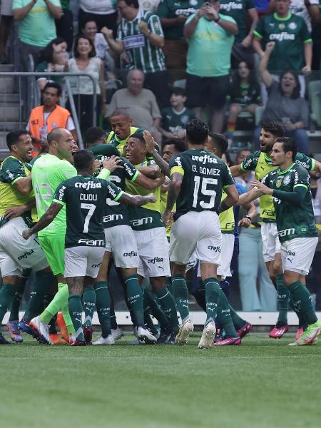 Jogadores do Palmeiras comemoram gol na semi do Paulistão - Ettore Chiereguini/AGIF