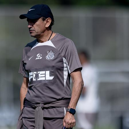 Ramón Díaz comanda treino do Corinthians no CT Dr. Joaquim Grava