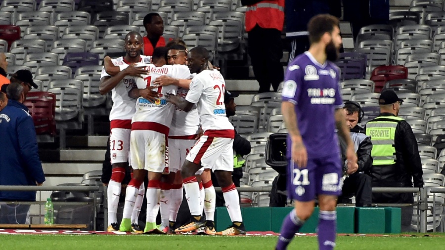 Jogadores do Bordeaux comemoram gol de Malcom contra o Toulouse - Remy Gabalda/AFP