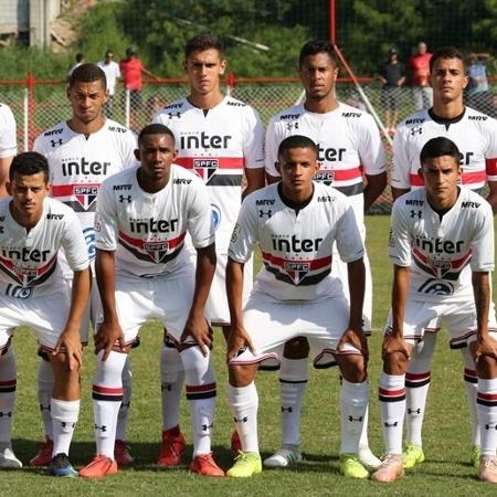 Time sub-20 do São Paulo tem usado uniformes da antiga parceira - Afonso Pastore/saopaulofc.net