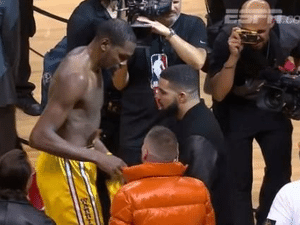 Apesar das provocações no tempo em quadra, Drake ganhou a camisa de Durant - Reprodução/ESPN - Reprodução/ESPN