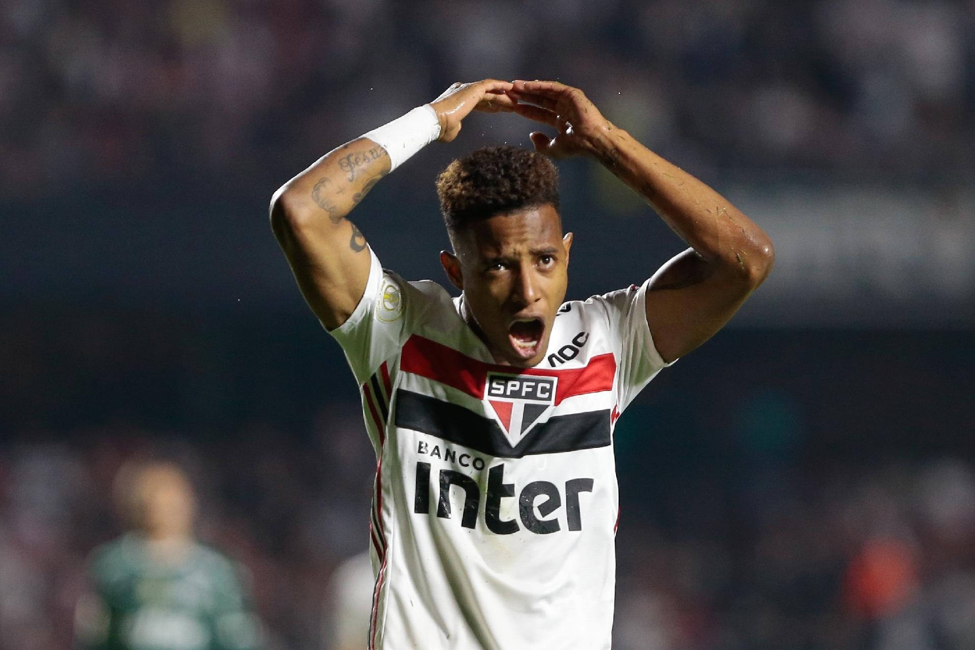 Segundo jogador mais usado por Diniz na temporada não estará à disposição contra o Flu