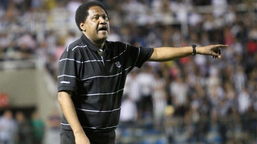 Lula Pereira em seu último trabalho como treinador no Ceará, em 2012 - Arquivo/Ceará