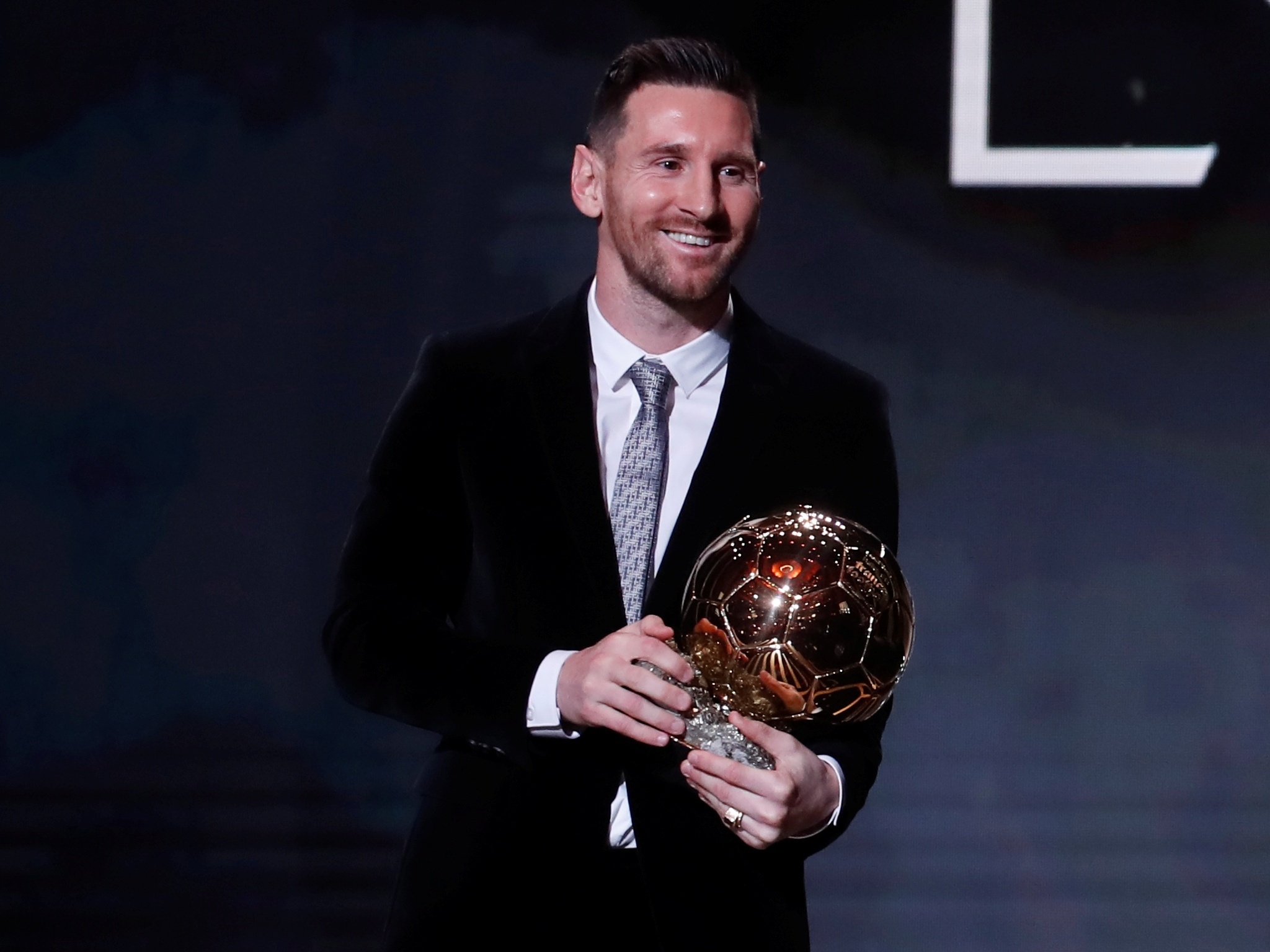 Barcelona reage ao cancelamento do Bola de Ouro exaltando Lionel Messi