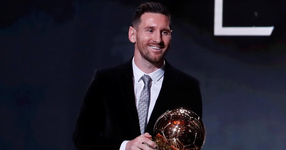 Lionel Messi recebe o prêmio Bola de Ouro de 2019