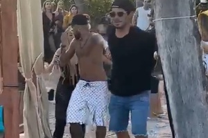 Vídeo) Neymar usando lança-perfume durante festa?