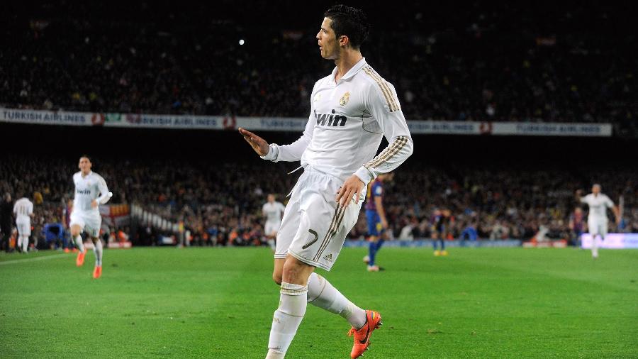 Cristiano Ronaldo faz comemoração "calma, calma" contra o Barcelona em 2012 - Denis Doyle/Getty Images