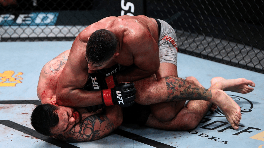 05.09.2020 - Brasileiro Augusto Sakai enfrenta Alistair Overeem na luta principal do UFC Las Vegas - Reprodução/UFC/Facebook