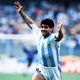 Diego Maradona celebra gol de Caniggia contra o Brasil na Copa do Mundo de 1990 na Itália - Etsuo Hara/Getty Images