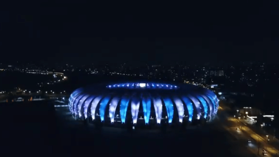 Beira-Rio é iluminado de azul após a morte de Maradona - Reprodução