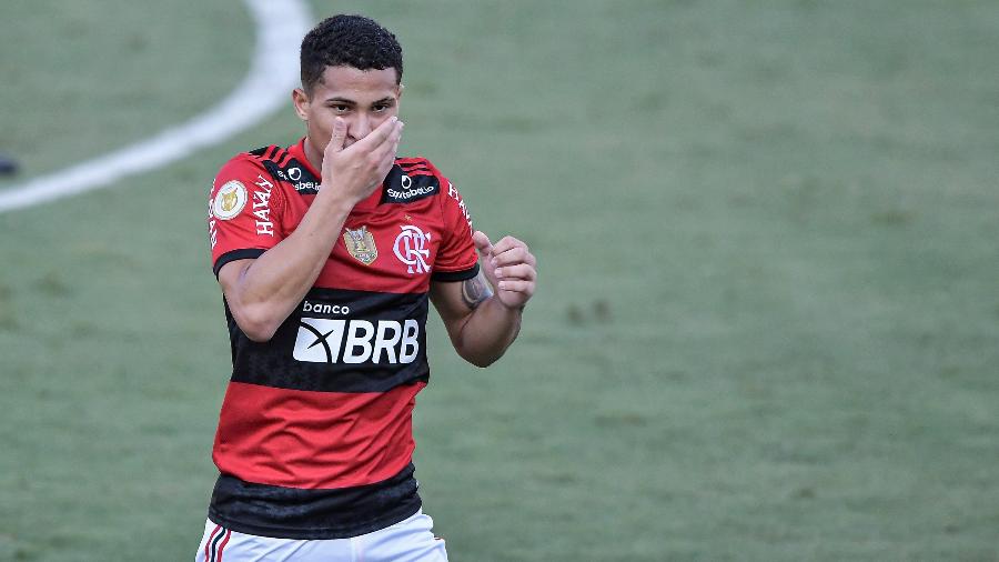 João Gomes lamenta gol anulado do Flamengo na partida contra o Sport - THIAGO RIBEIRO/AGIF - AGÊNCIA DE FOTOGRAFIA/AGIF - AGÊNCIA DE FOTOGRAFIA/ESTADÃO CONTEÚDO