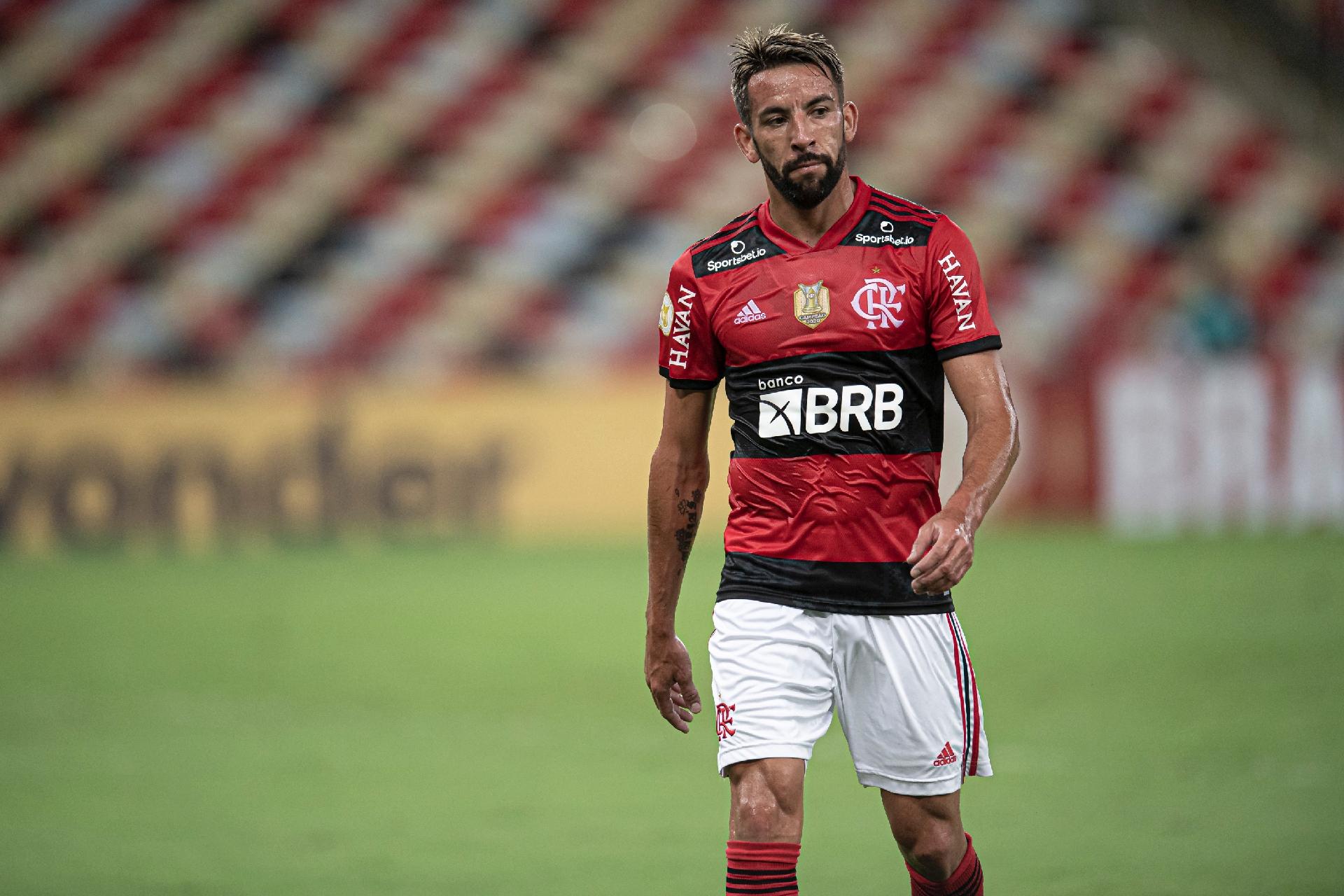 OPINIÃO: Isla não tem jogado bem, mas fizeram com ele uma covardia