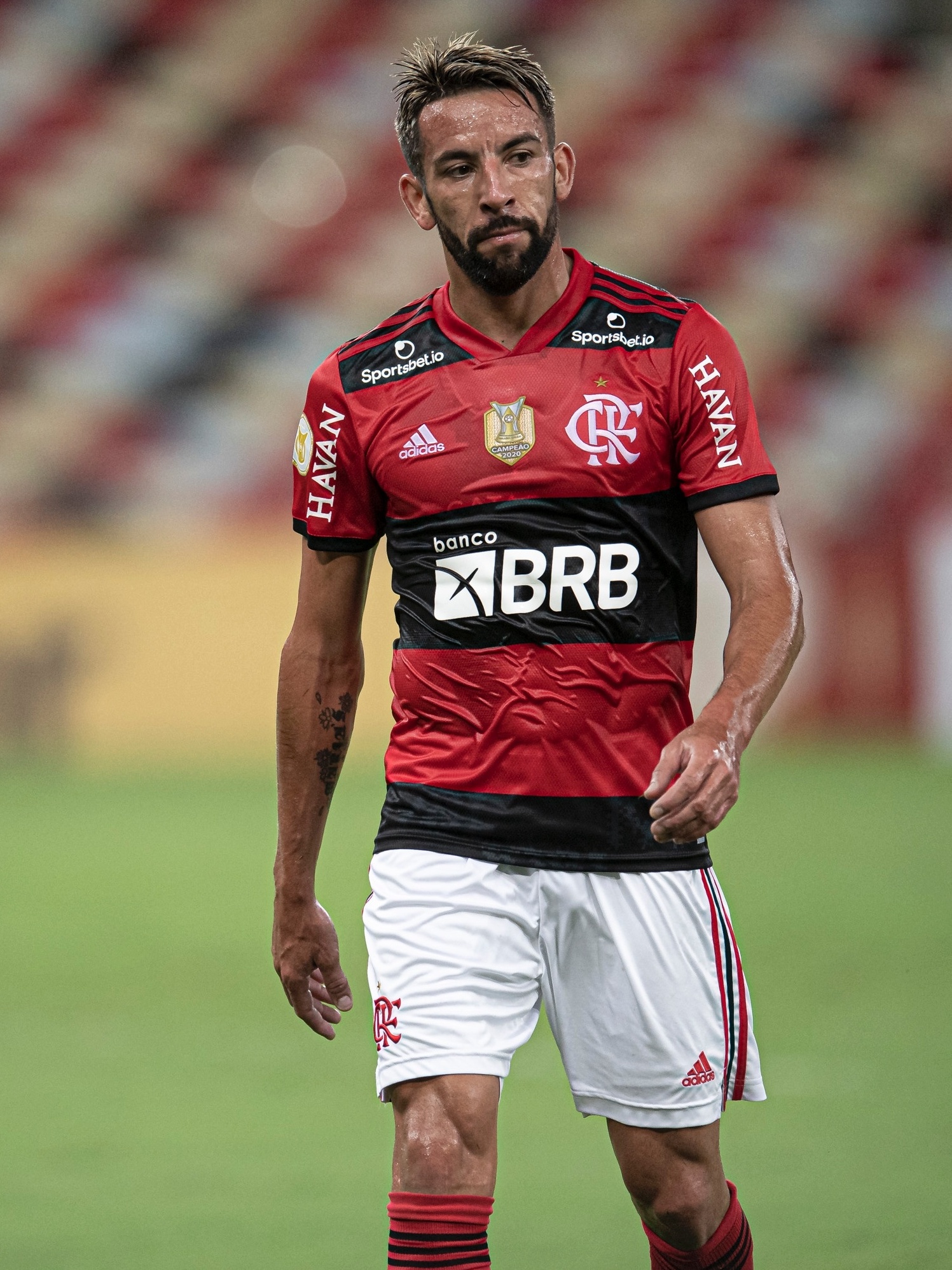 Isla desabafa após críticas no Flamengo: 'Nunca me canso de lutar