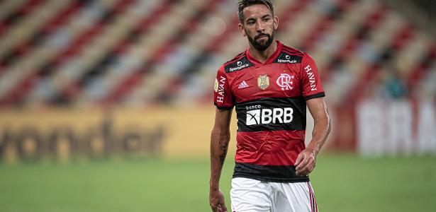 Atuação de Isla no 1º tempo é criticada por torcedores do Flamengo