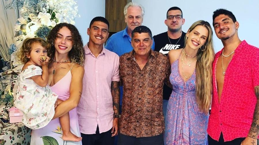Surfista celebrou noite de Natal ao lado de Yasmin e do restante de sua família - Simone Medina não participou da reunião - Reprodução/Instagram