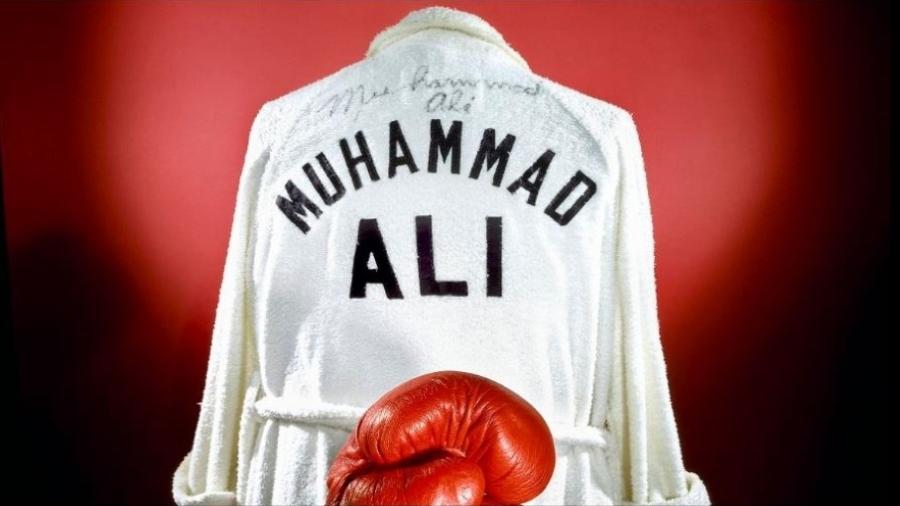 Roupão usado por Muhhamad Ali em luta contra Sonny Liston, em 1965 - Museu Nacional da História Americana
