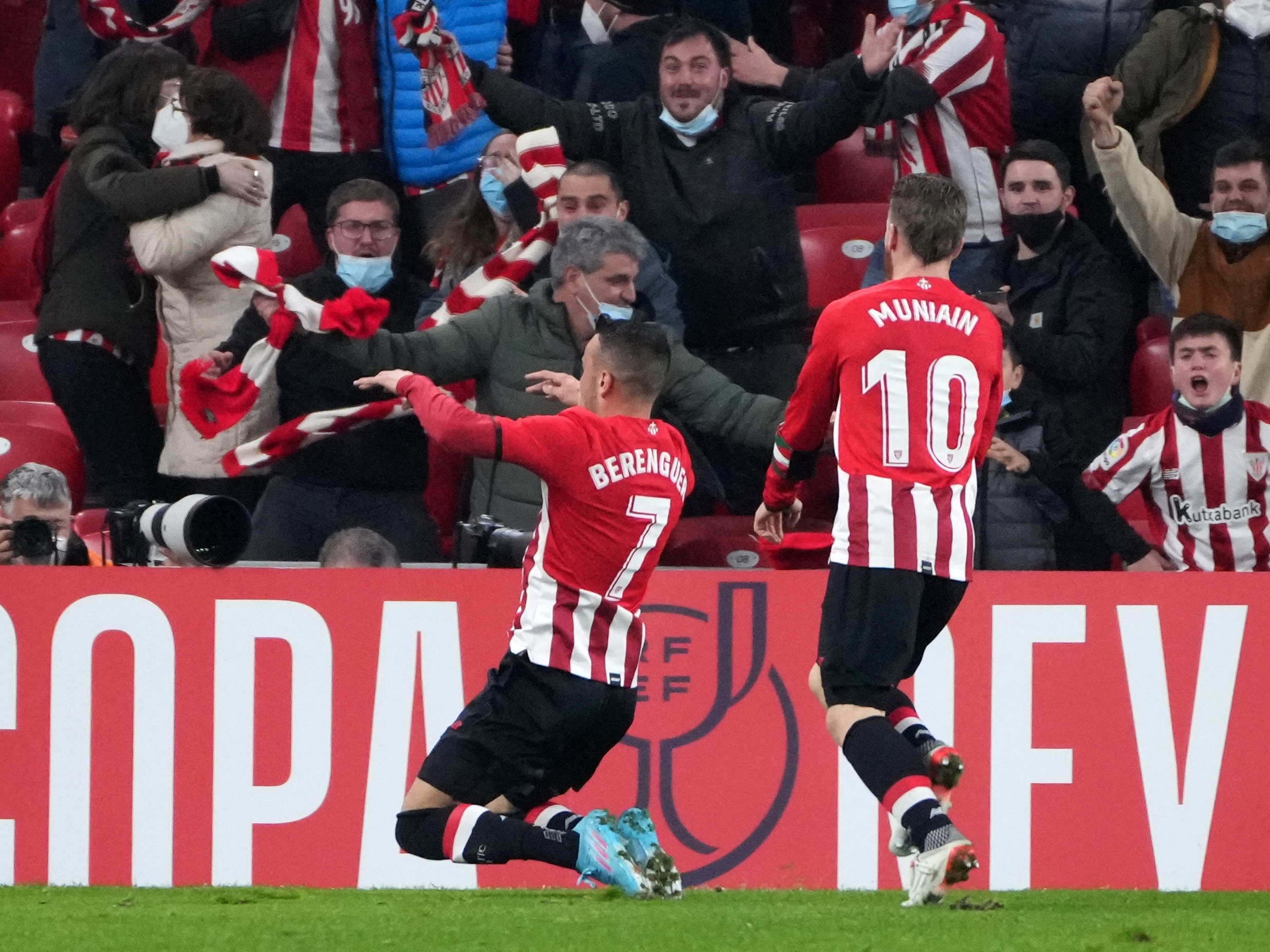 Athletic Bilbão é dominante e, no duelo direto, vence o Atlético de Madrid