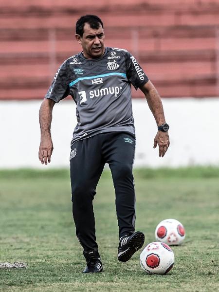 Carille durante treino do Santos no estádio Teixeirão, em sua primeira passagem