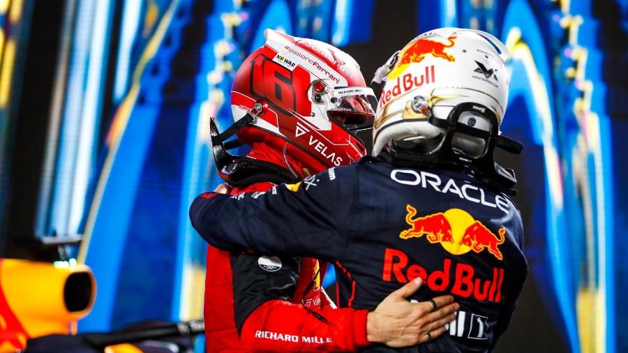 Leclerc e Verstappen se abraçam no GP da Arábia Saudita de Fórmula 1 - Divulgação/Red Bull