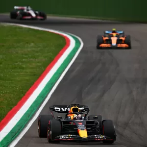 Russell segura Verstappen no GP de Barcelona