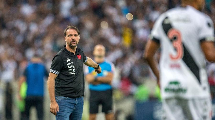 Maurício Souza, técnico do Vasco, durante duelo com o Sport, no Maracanã, pela Série B do Brasileiro - Daniel Ramalho/CRVG